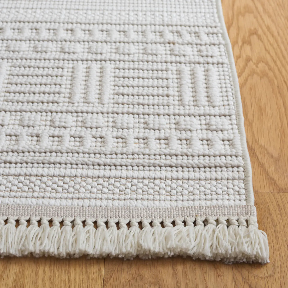 Safavieh Camden 4'-0" x 6'-0" Rug in Ivory