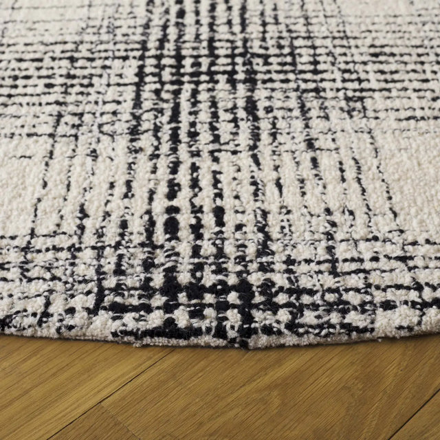Safavieh Ebony 6'-0" x 6'-0" Rug in Ivory / Black