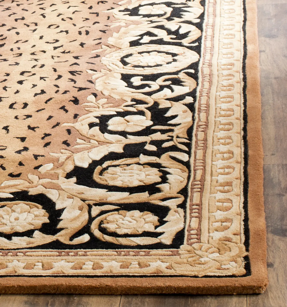 Safavieh Naples 5'-0" x 8'-0" Rug in Black / Gold