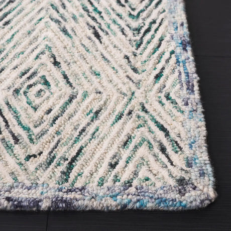Safavieh Capri 4'-0" x 6'-0" Rug in Blue / Ivory