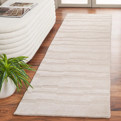 Safavieh Chatham 2'-3" x 8'-0" Rug in Beige
