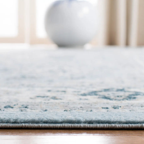 Safavieh Isabella 4'-0" x 6'-0" Rug in Blue / Creme