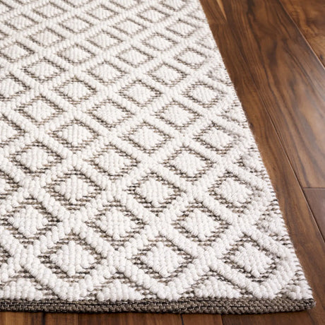 Safavieh Vermont 4'-0" x 6'-0" Rug in Ivory / Brown