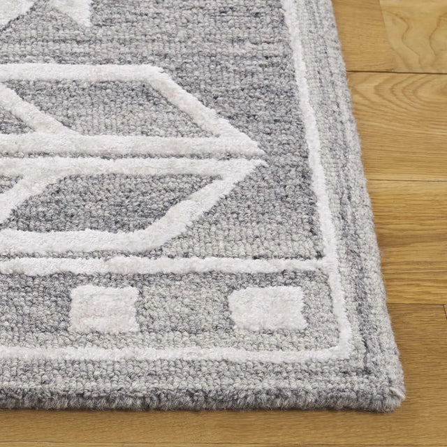 Safavieh Soho 4'-0" x 6'-0" Rug in Grey / Ivory