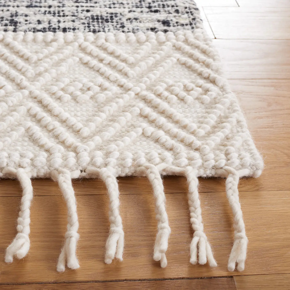 Safavieh Natura 4'-0" x 6'-0" Rug in Ivory / Black