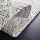 Safavieh Marbella 4'-0" x 6'-0" Rug in Ivory / Black