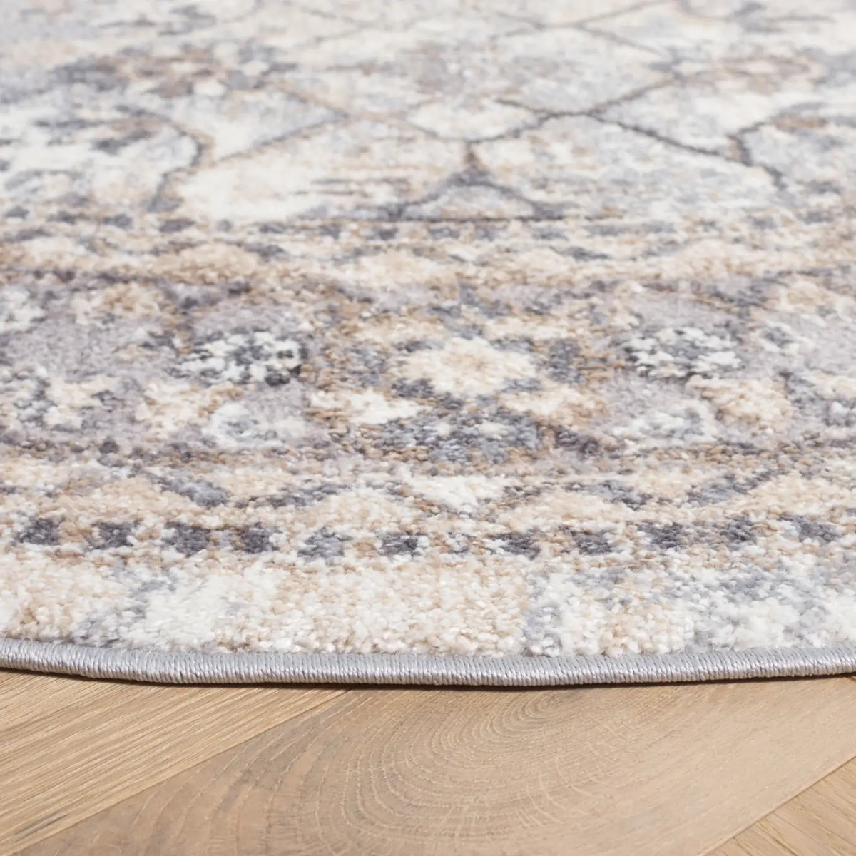 Safavieh Opal 6'-7" x 6'-7" Rug in Grey / Beige