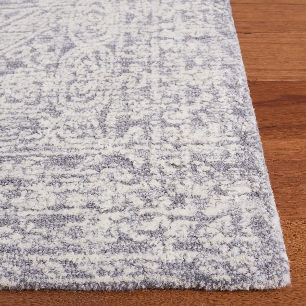 Safavieh Metro 4'-0" x 6'-0" Rug in Grey / Ivory