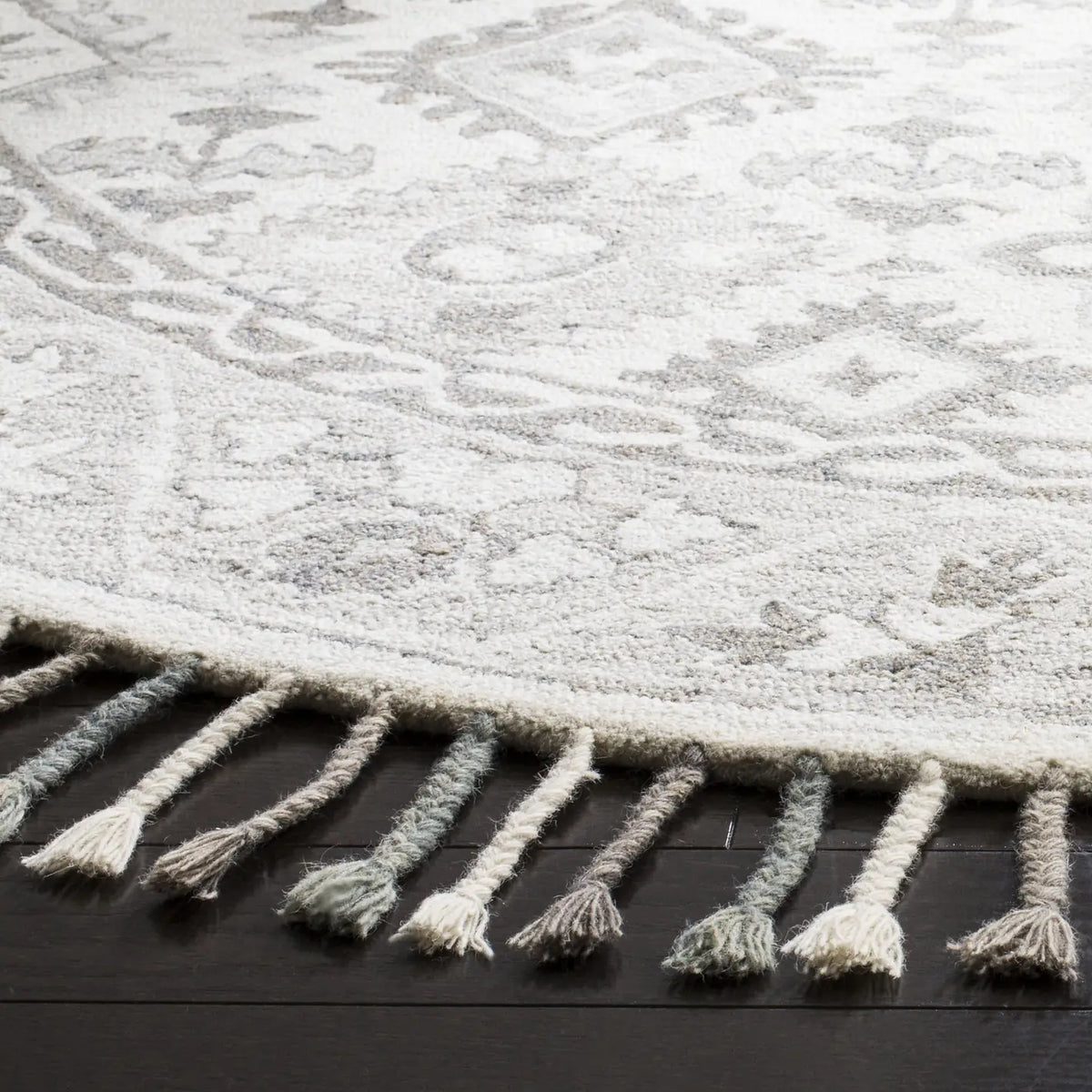 Safavieh Aspen 7'-0" x 7'-0" Rug in Light Grey / Grey