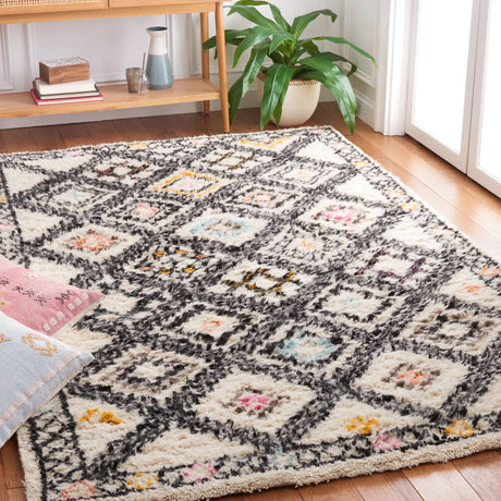 Safavieh Kenya 5'-0" x 8'-0" Rug in Natural / Multi