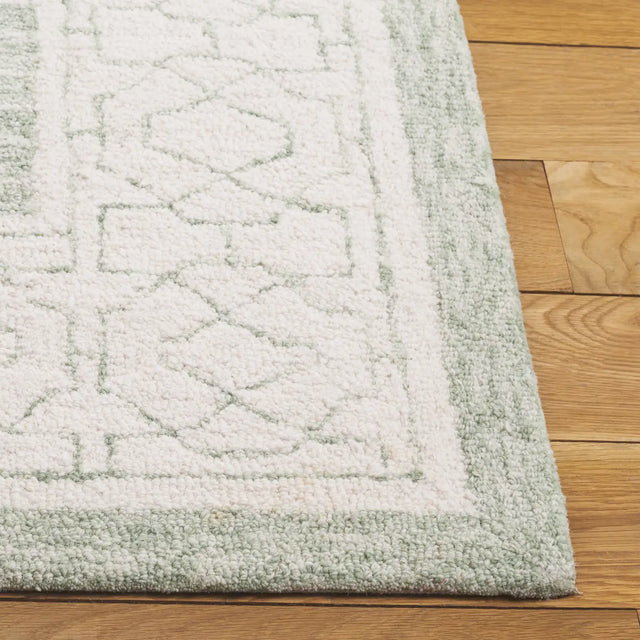 Safavieh Ebony 4'-0" x 6'-0" Rug in Green / Ivory