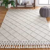 Safavieh Vermont 4'-0" x 6'-0" Rug in Ivory / Grey