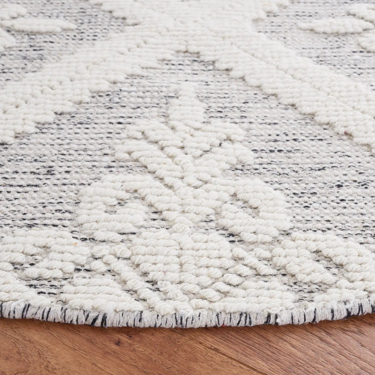 Safavieh Vermont 6'-0" x 6'-0" Rug in Ivory / Grey
