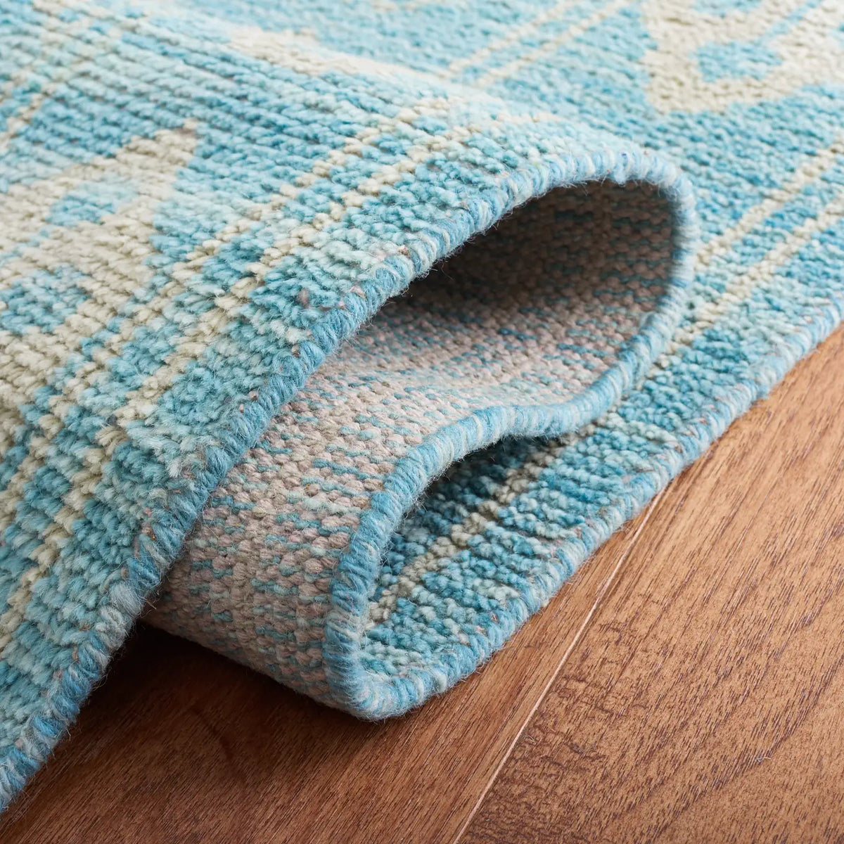 Safavieh Kenya 4'-0" x 6'-0" Rug in Blue