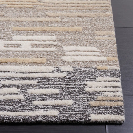 Safavieh Fifth Avenue 4'-0" x 6'-0" Rug in Natural / Beige