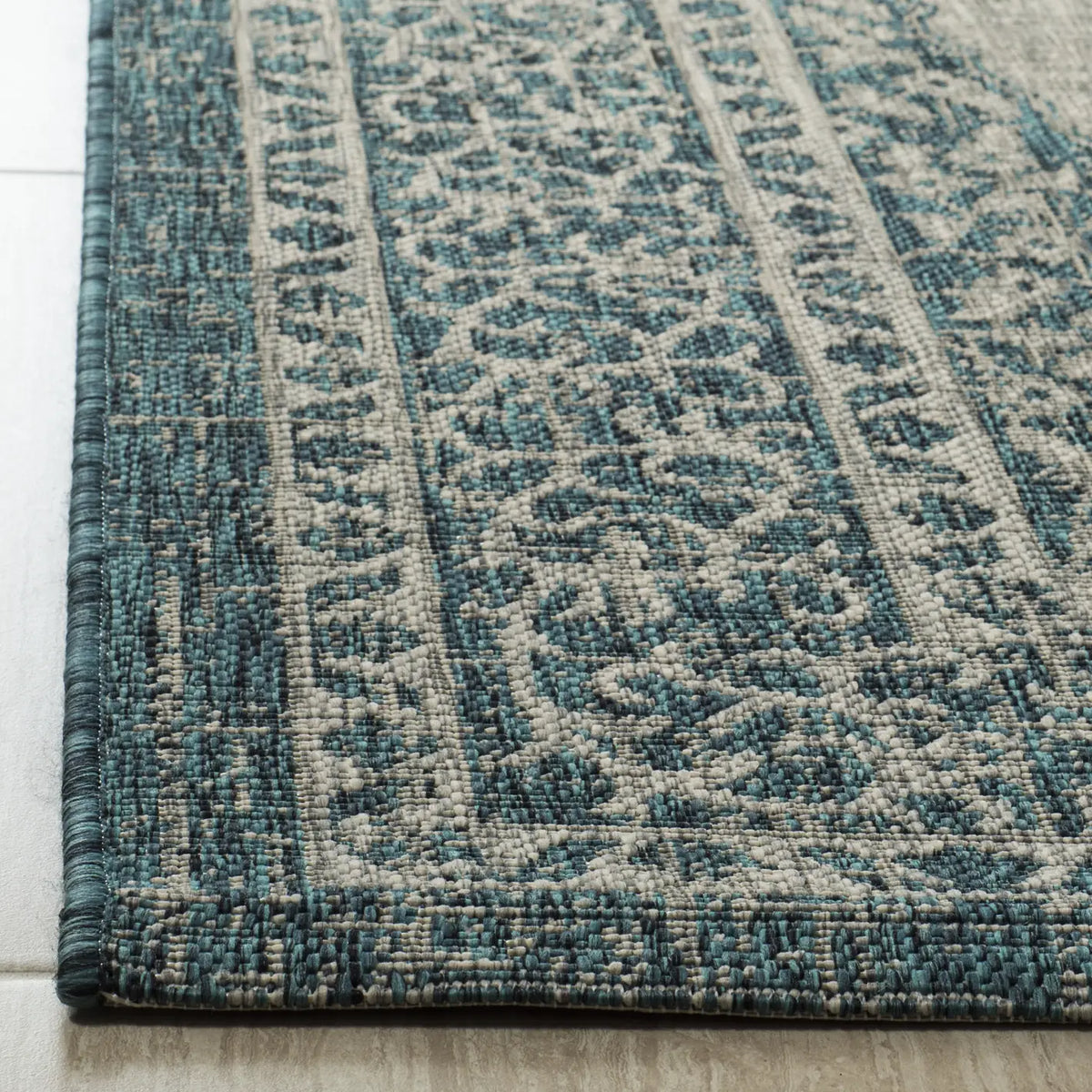 Safavieh Courtyard 4'-0" x 5'-7" Rug in Light Grey / Teal