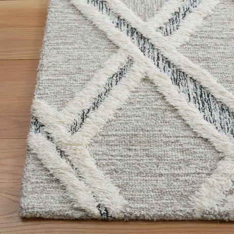 Safavieh Casablanca 4'-0" x 6'-0" Rug in Grey / Ivory