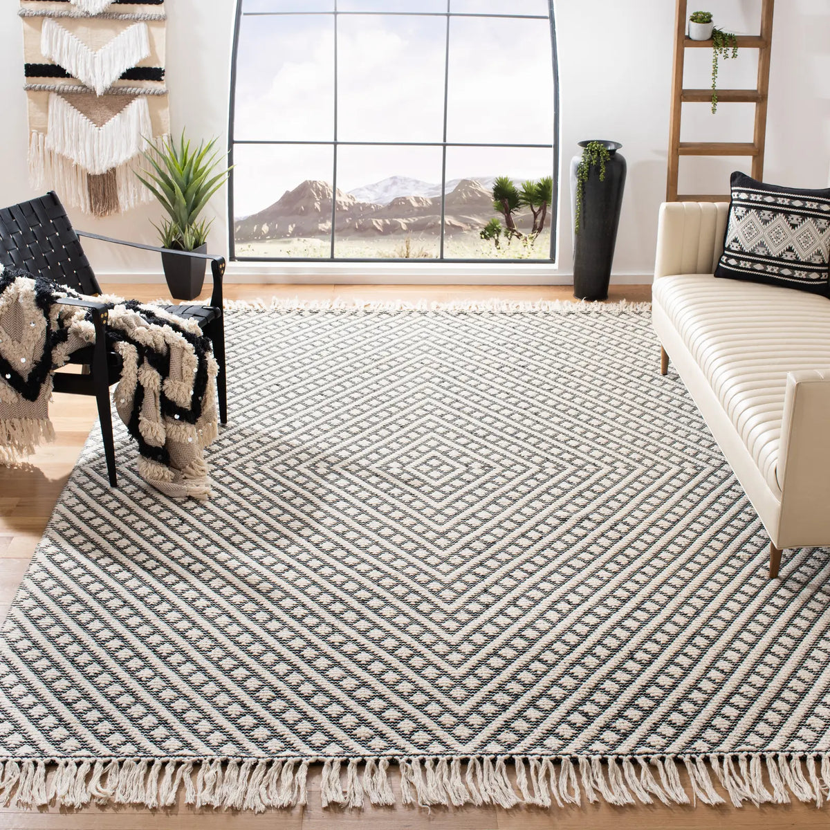 Safavieh Natura 10'-0" x 14'-0" Rug in Ivory / Black
