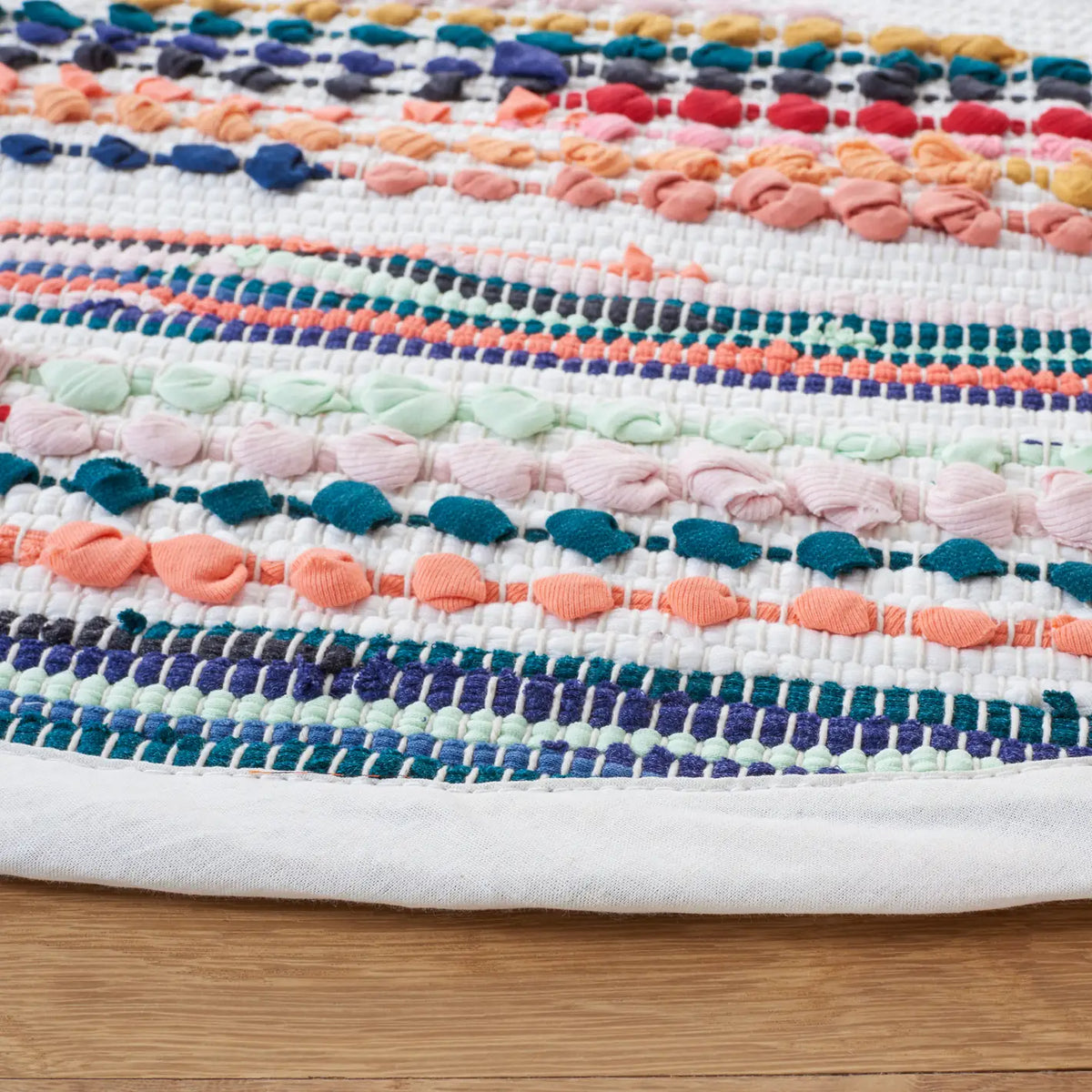 Safavieh Montauk 6'-0" x 6'-0" Rug in Ivory / Black