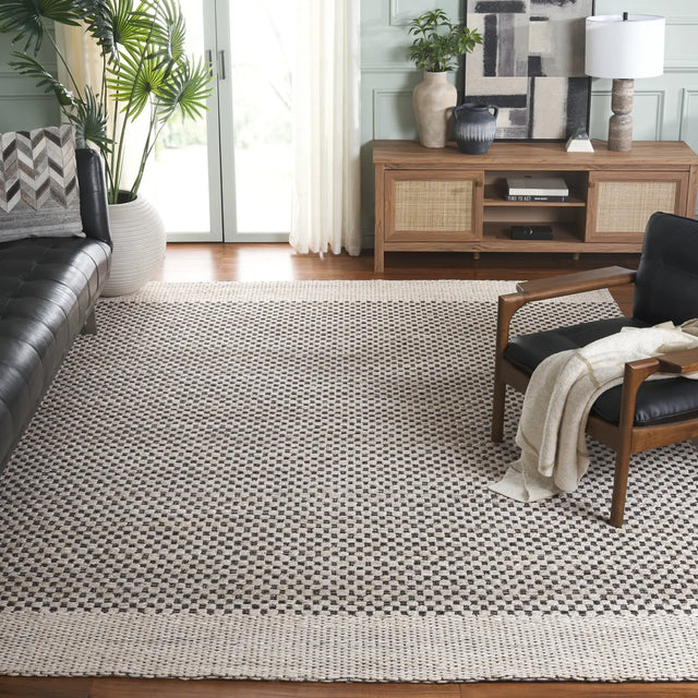 Safavieh Natural Fiber 8'-0" x 10'-0" Rug in Beige / Black