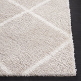 Safavieh Tahoe Shag 4'-0" x 6'-0" Rug in Silver / White