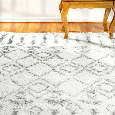 Dynamic Rugs Nordic 7433 White/Silver Rug.