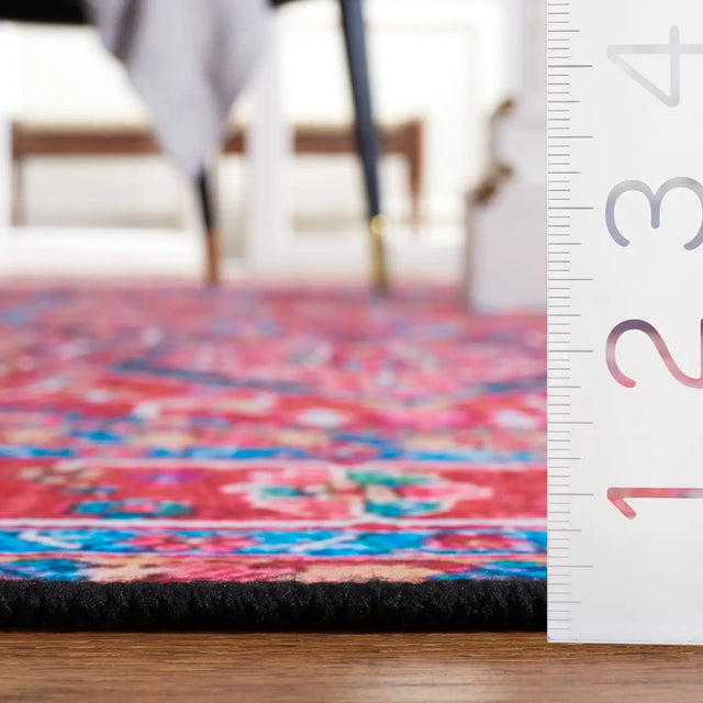 Safavieh Tucson 4'-0" x 6'-0" Rug in Navy / Red