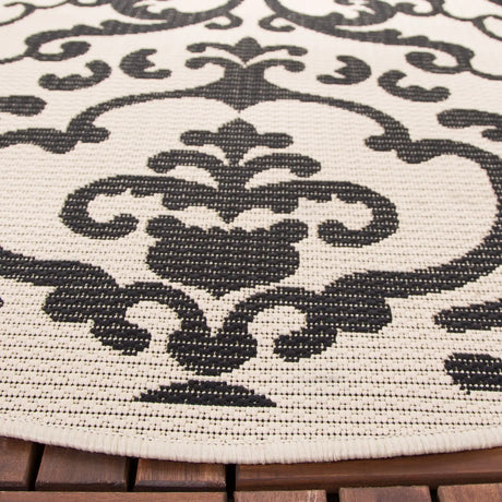Safavieh Courtyard 5'-3" x 5'-3" Rug in Sand / Black