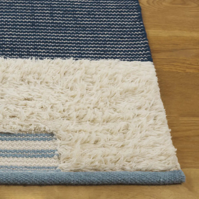 Safavieh Kenya 4'-0" x 6'-0" Rug in Blue / Ivory