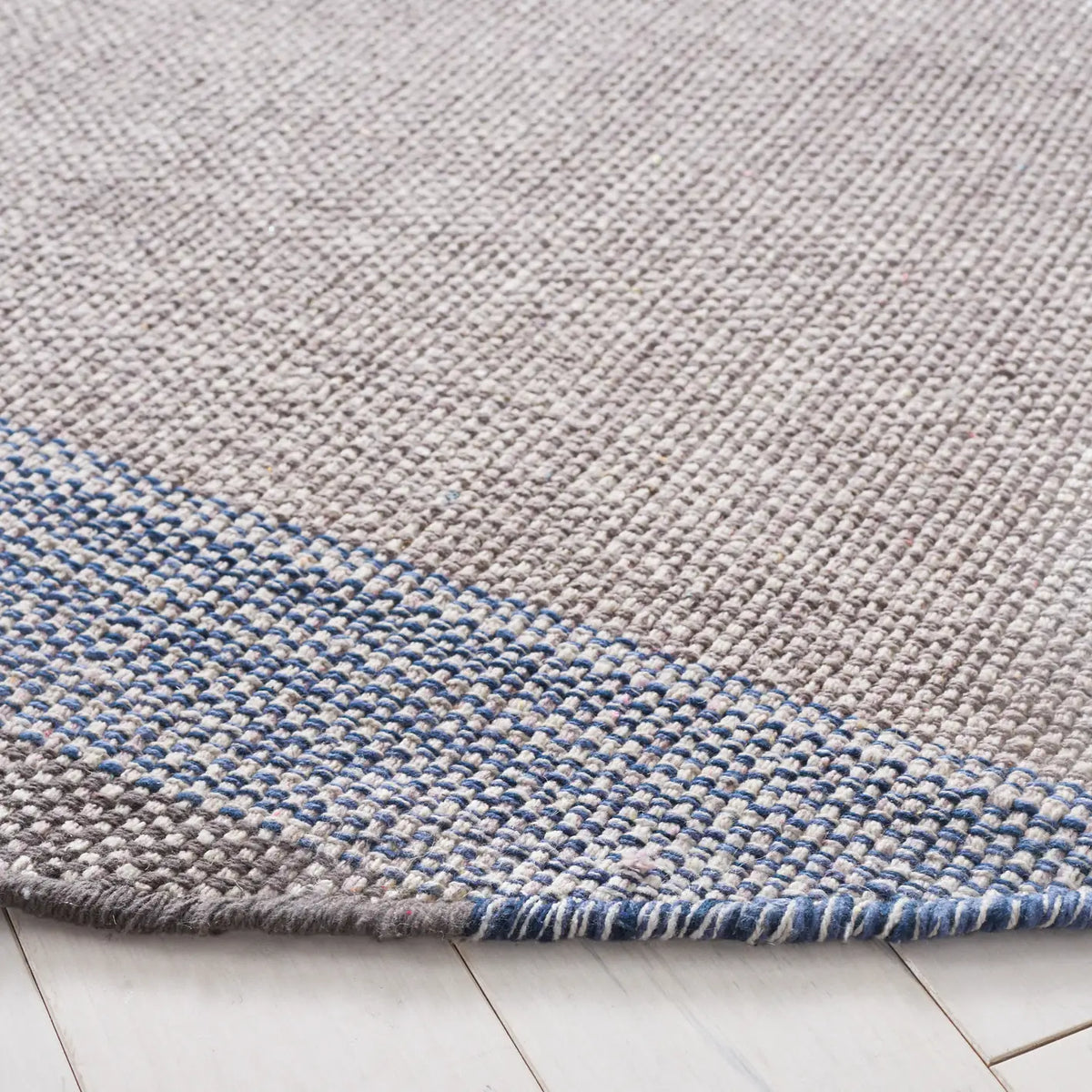 Safavieh Montauk 7'-0" x 7'-0" Rug in Blue / Grey
