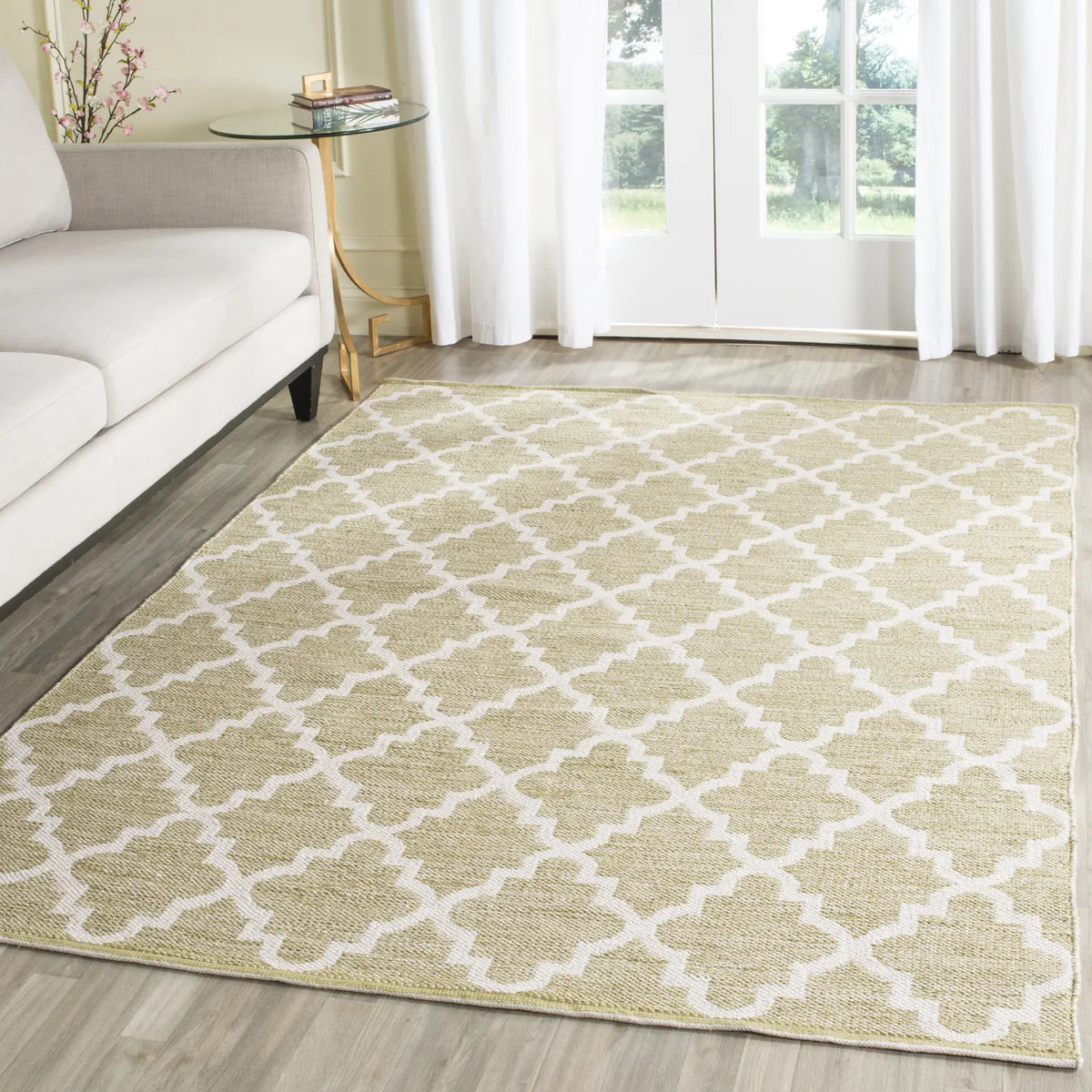 Safavieh Montauk 5'-0" x 7'-0" Rug in Green / Ivory