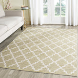 Safavieh Montauk 5'-0" x 7'-0" Rug in Green / Ivory