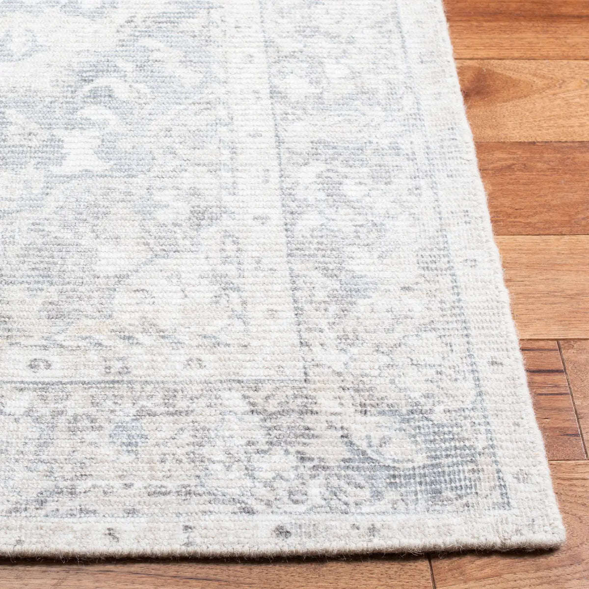 Safavieh Restoration Vintage 4'-0" x 6'-0" Rug in Grey / Ivory