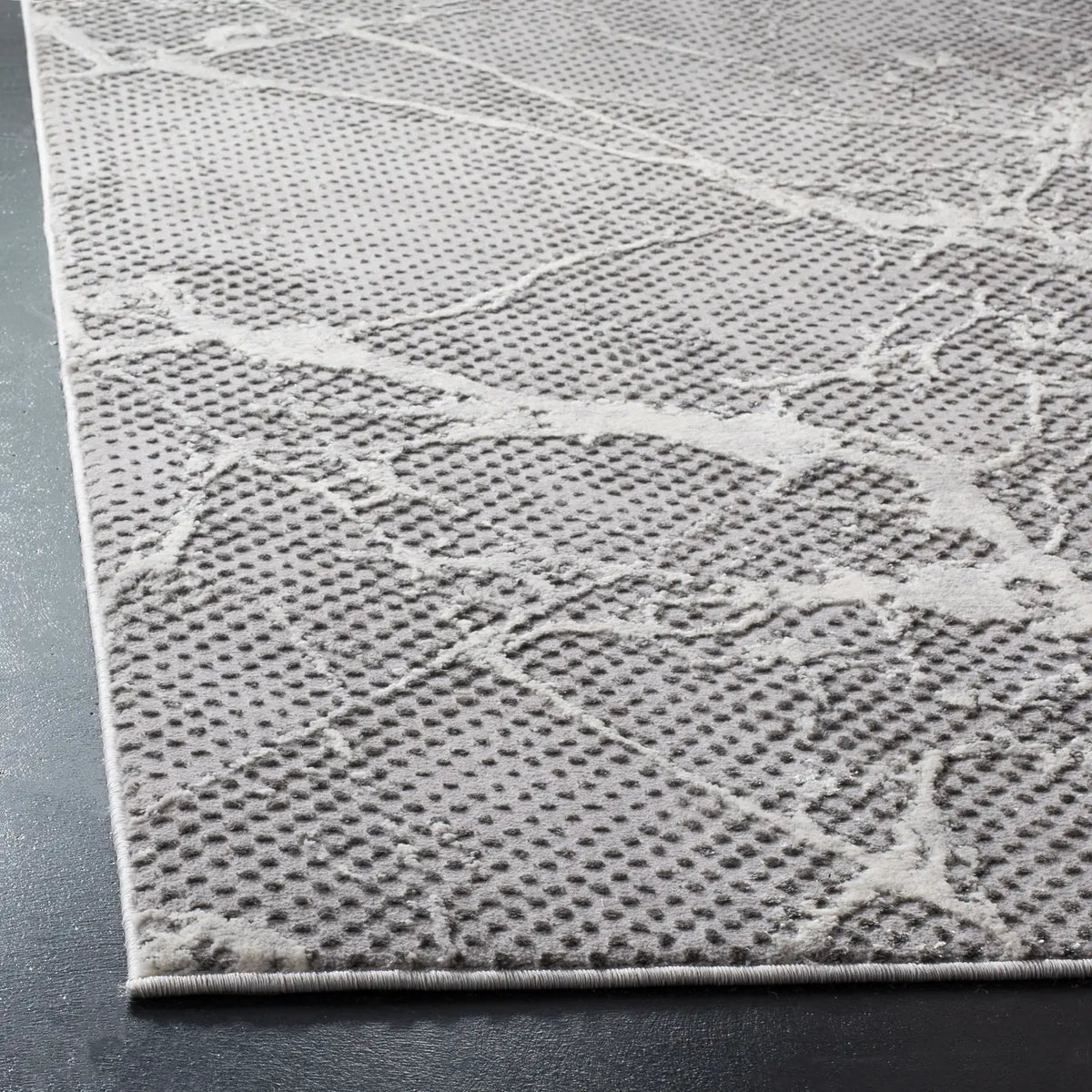 Safavieh Lurex 100 4'-0" x 6'-0" Rug in Grey / Ivory