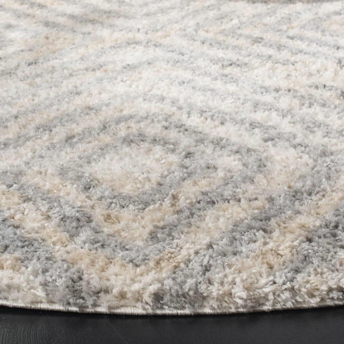 Safavieh Berber Shag 200 5'-3" x 5'-3" Rug in Cream / Grey