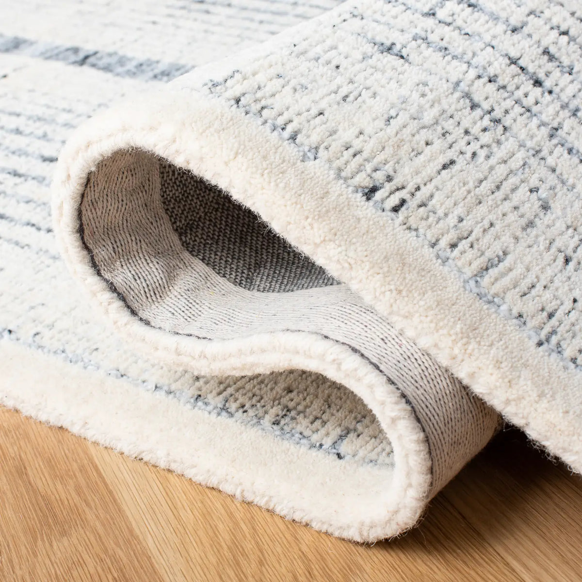 Safavieh Metro 4'-0" x 6'-0" Rug in Dark Grey / Ivory