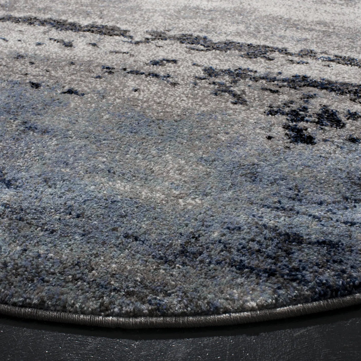 Safavieh Galaxy 5'-3" x 5'-3" Rug in Grey / Ivory