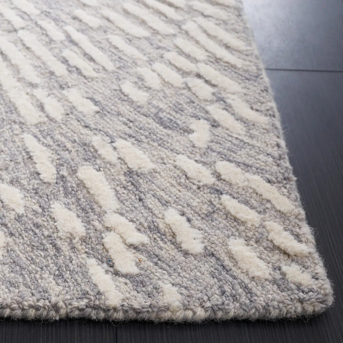 Safavieh Metro 4'-0" x 6'-0" Rug in Grey / Ivory
