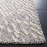 Safavieh Metro 4'-0" x 6'-0" Rug in Grey / Ivory