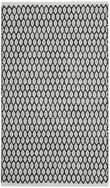 Safavieh Montauk 2'-3" x 3'-9" Rug in Black / Ivory