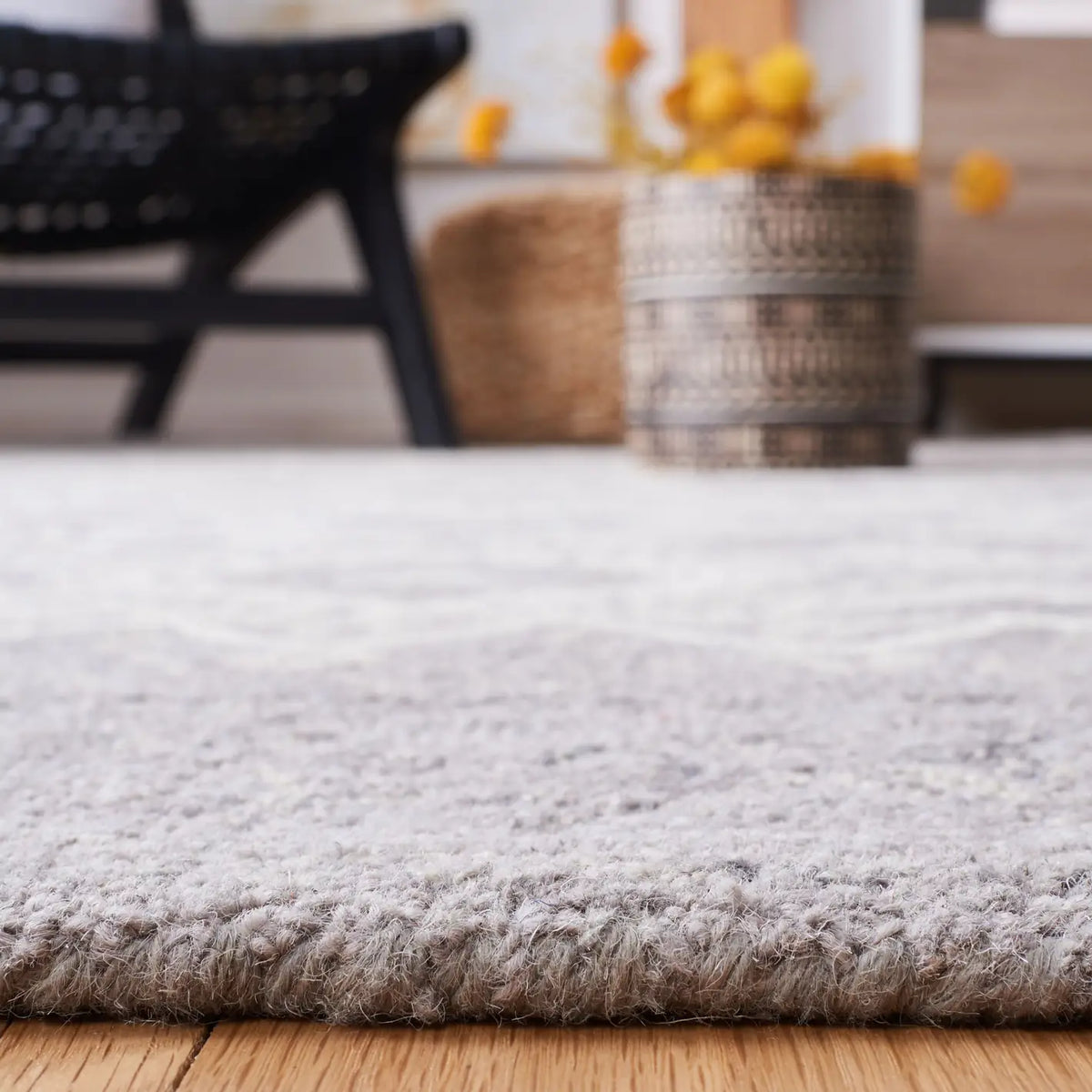 Safavieh Micro-Loop 4'-0" x 6'-0" Rug in Ivory / Grey