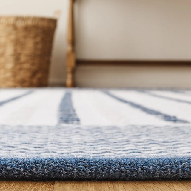 Safavieh Martha Stewart 4'-0" x 6'-0" Rug in Navy / Ivory