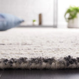 Safavieh Casablanca 4'-0" x 6'-0" Rug in Grey / Ivory