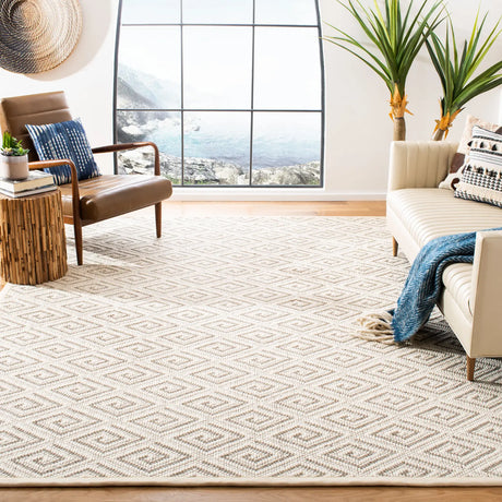 Safavieh Palm Beach 8'-0" x 10'-0" Rug in Natural / Ivory
