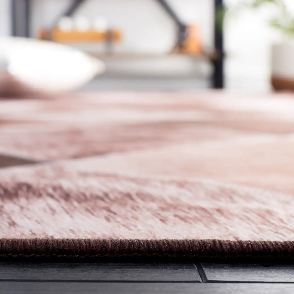 Safavieh Faux Hide 4'-0" x 6'-0" Rug in Light Brown / Brown