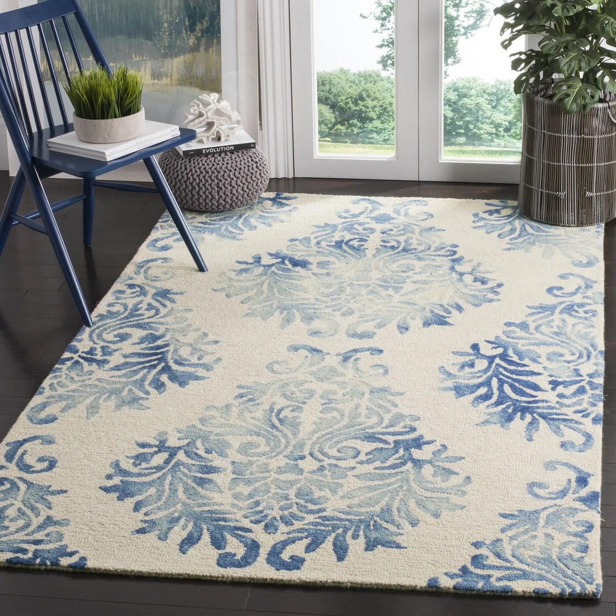 Safavieh Dip Dye 5'-0" x 8'-0" Rug in Ivory / Blue