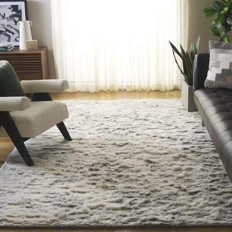 Safavieh Tribeca 6'-0" x 9'-0" Rug in Grey / Ivory