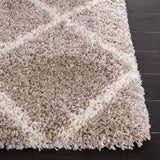 Safavieh Hudson Shag 4'-0" x 6'-0" Rug in Beige / Ivory