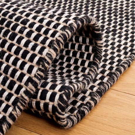 Safavieh Vermont 4'-0" x 6'-0" Rug in Black