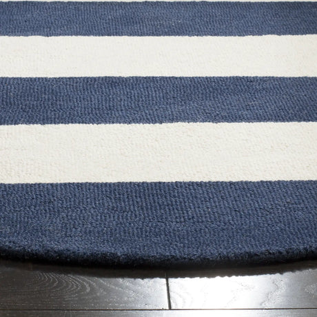 Safavieh Safavieh Kids 5'-0" x 5'-0" Rug in Navy / Ivory